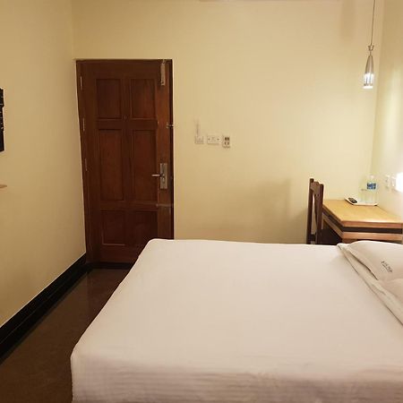 P R Pride Inn Pondicherry Exterior foto